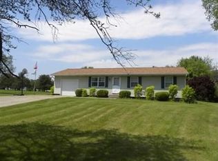 50260 Crescent Dr, Dowagiac, MI 49047