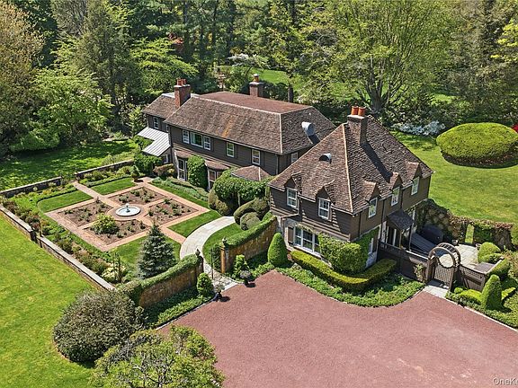2nd image of 285 Piping Rock Road