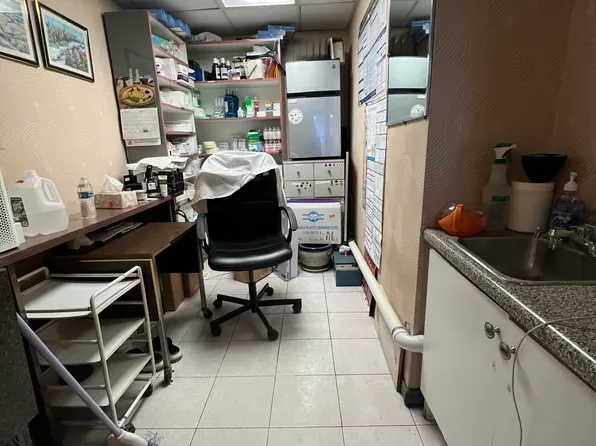 207 Ocean Parkway image 4 of 11