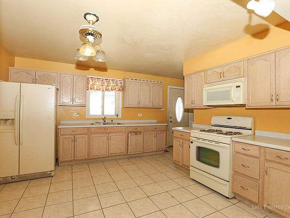4th image of 727 Longfellow Ln