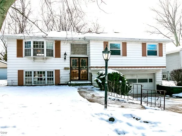 36548 Lakehurst Dr E, Eastlake, OH 44095