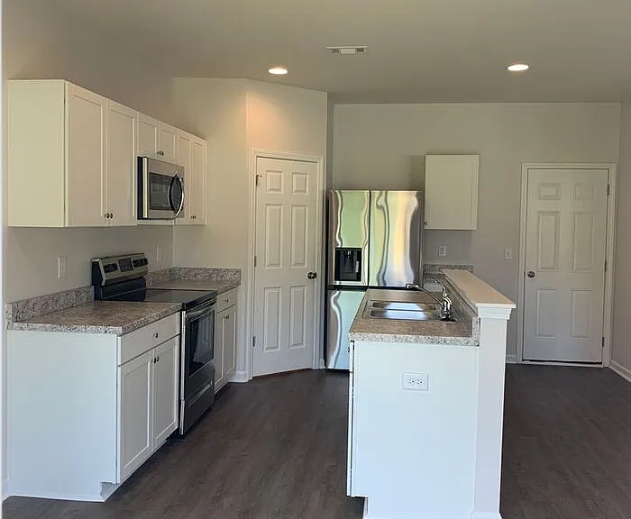 16357 Waterbury Ln — Photo 7