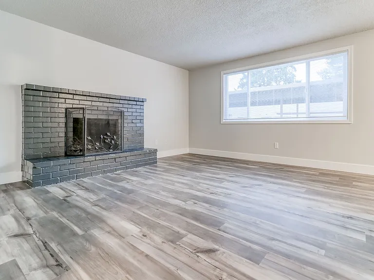Edgewood Apartments in Vancouver, WA - 2 Bedrooms and 1 Bath — Photo 8
