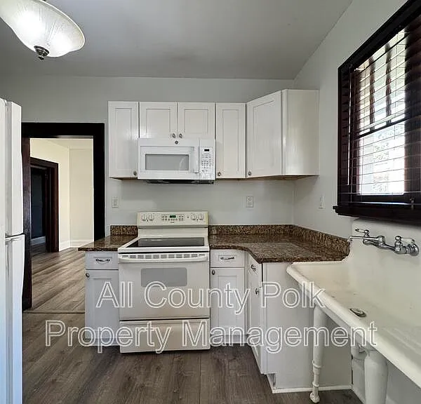 202 W Belmar St — Photo 15
