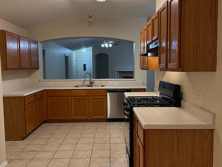 311 McCarthur Dr — Photo 7