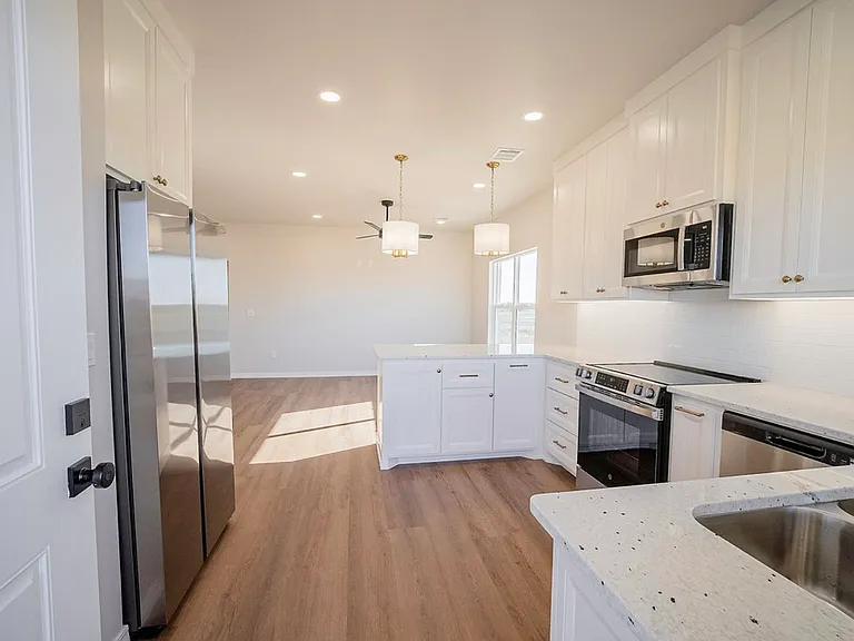 19001 Sierra Madre Dr — Photo 20