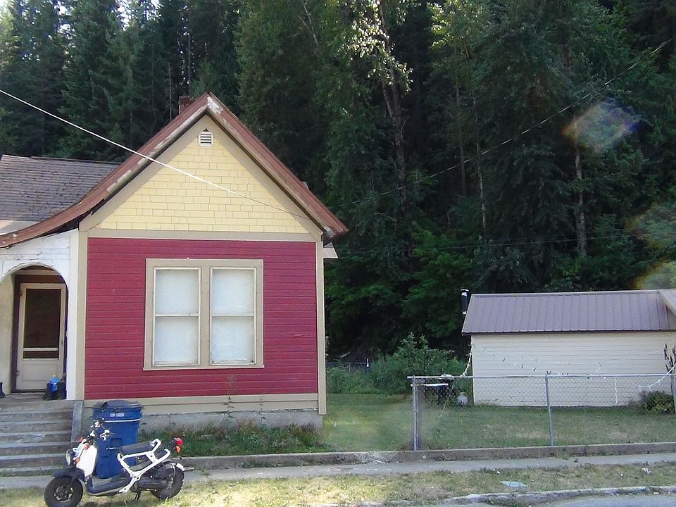 Front and side yard.