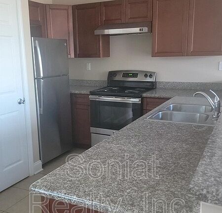4th image of 3509 Hamburg St #3509