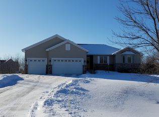 5124 Country Cir, Loretto, MN 55357