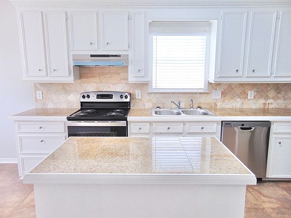 4th image of 307 White Oak Dr