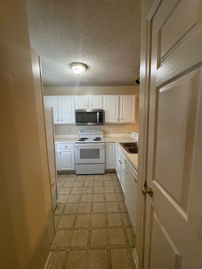 Holton Place - McClelland Dr. — Photo 3