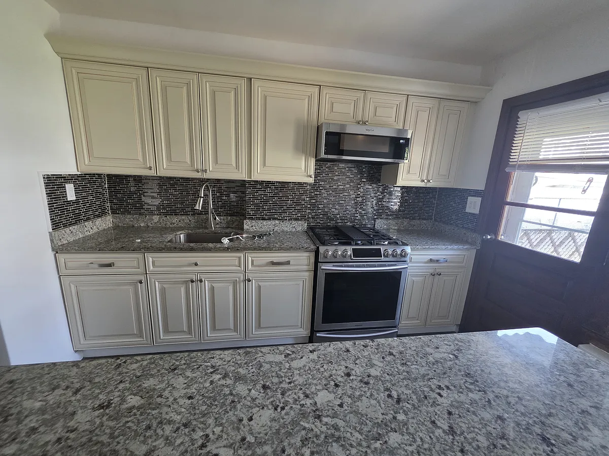Building Photo - 80-56 164th St #1