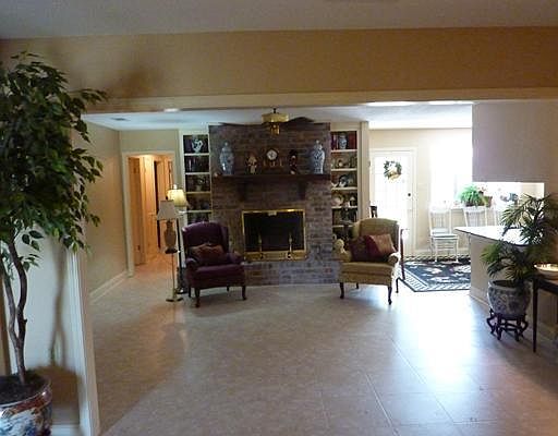 4th image of 2805 Taft Pkwy