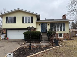 1731 Pearlview Ct, Muscatine, IA 52761