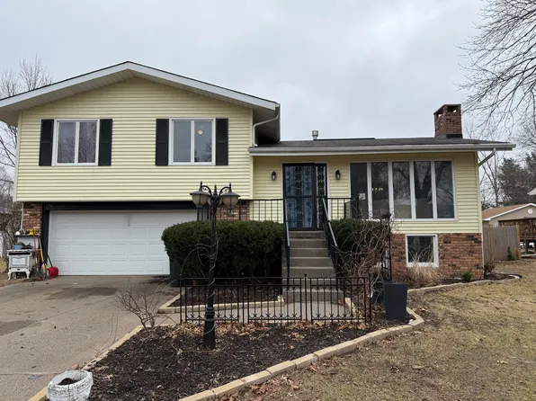 1731 Pearlview Ct, Muscatine, IA 52761
