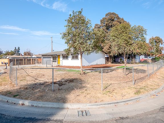 3rd image of 1140 E Sweet St