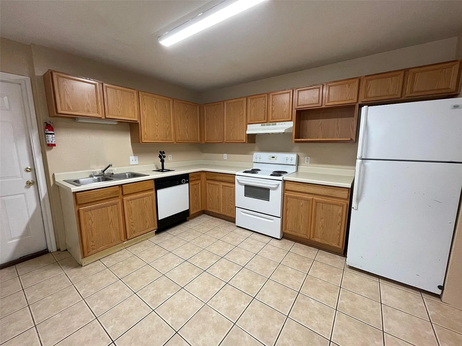 2 bed, 2.0 bath, 1947 sqft, $1,100 — Photo 2