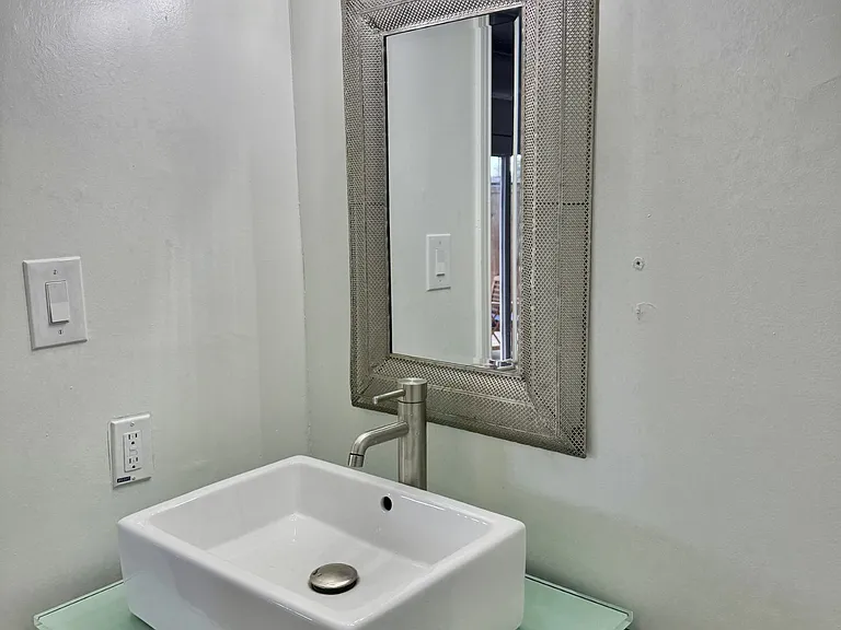 525 Towne House Ln — Photo 17