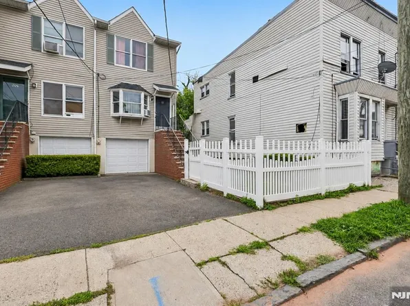 22 Hecker St, Newark, NJ 07103