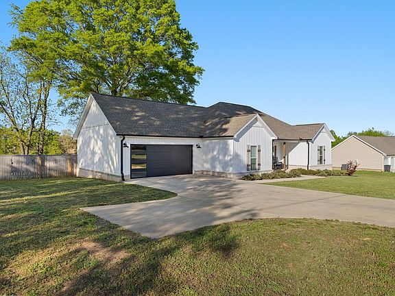 3rd image of 1731 County Road 200