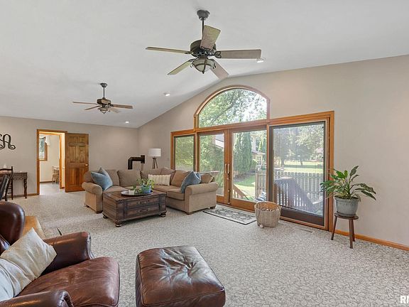 3rd image of 13 Mary Lane Ct