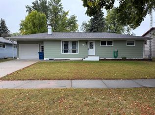 1325 Palmer Pl, Mitchell, SD 57301