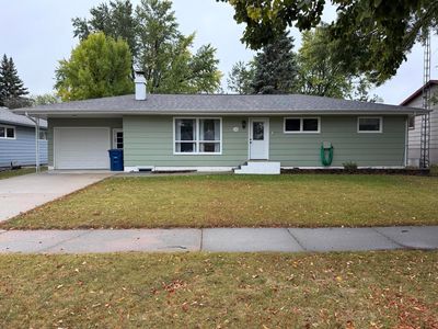 1325 Palmer Pl, Mitchell, SD, 57301