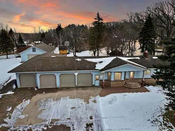 2118 Woodland Ln, Fergus Falls, MN 56537