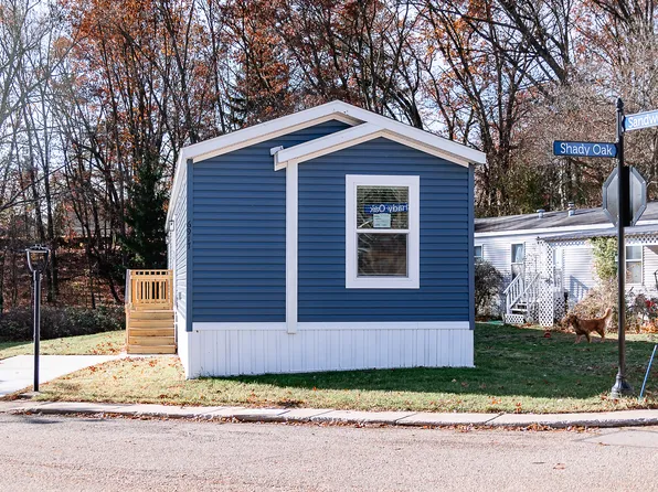 6917 Sandwood St NE, Rockford, MI 49341