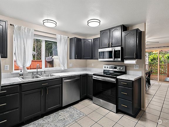 5th image of 22448 Bluewater Drive SE
