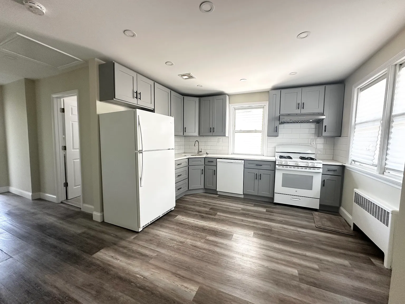 3 bed, 1600 sqft, $3,200 — Photo 3