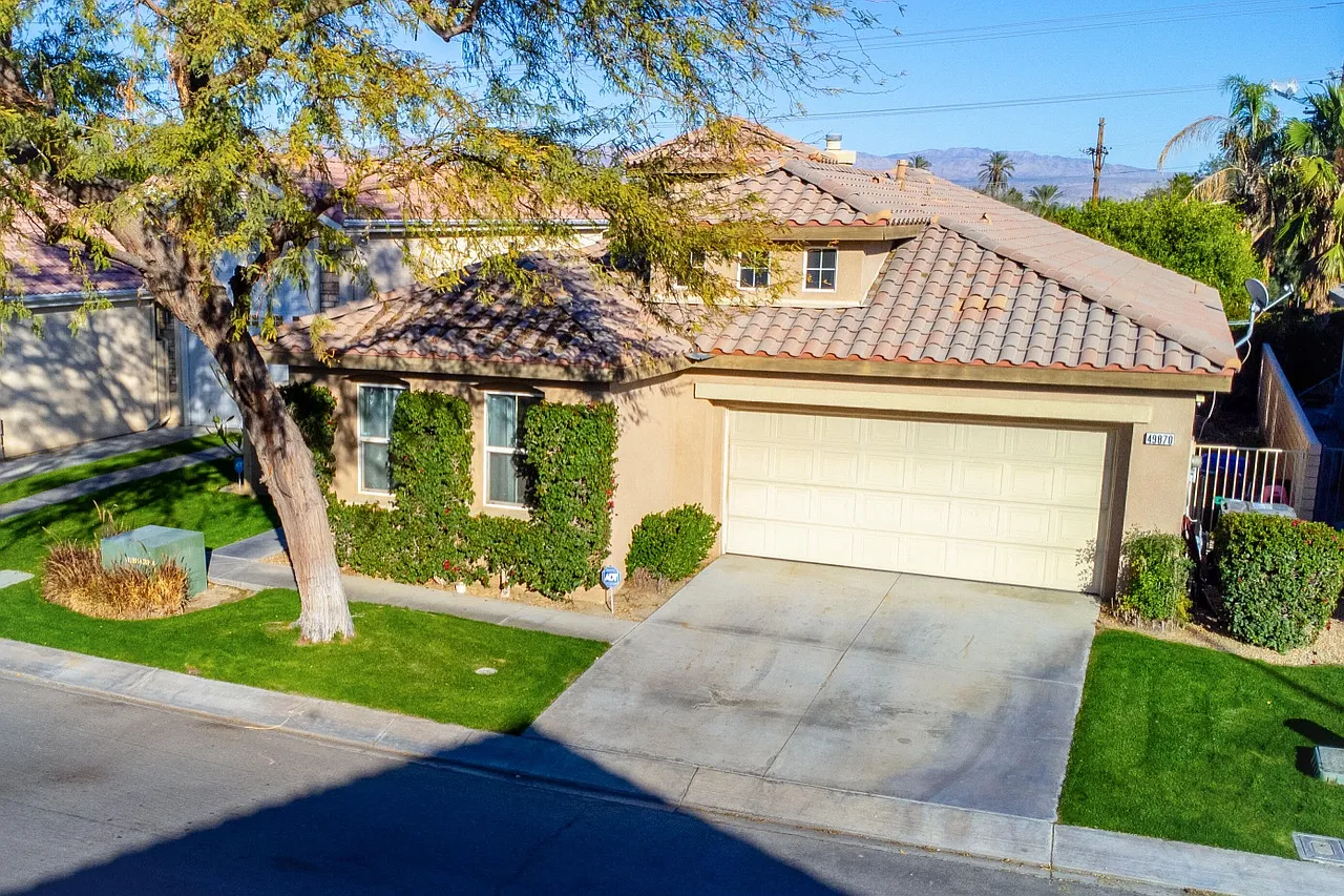 4 bed, 2.5 bath, 1947 sqft, $3,600 — Photo 3