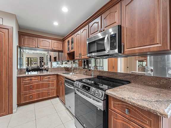 3rd image of 1 Stratford Drive E #D