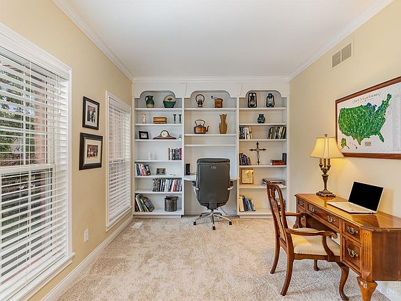3rd image of 1010 Bayhill Ln