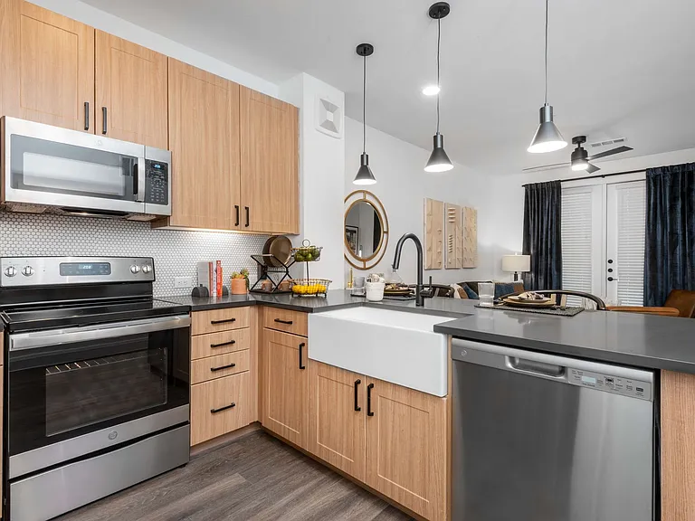 Troubadour Apartments — Photo 2