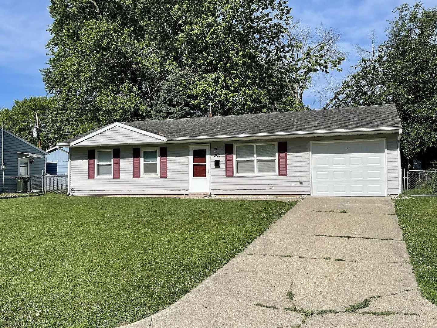 303 S Glenn Dr photo 1