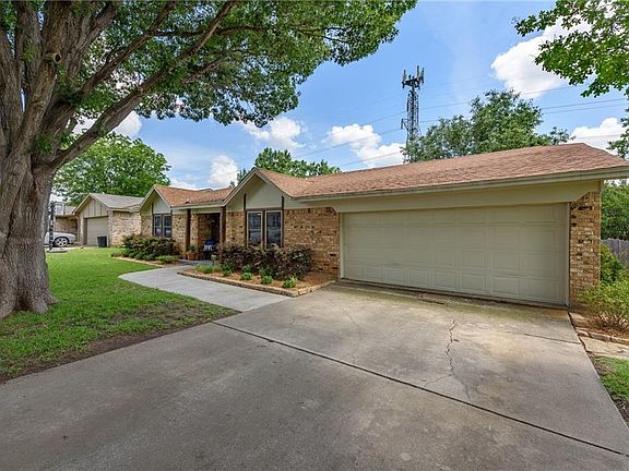 3rd image of 6524 Circleview Dr