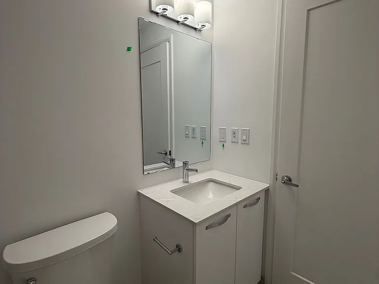 75 James St S #1323 — Photo 7