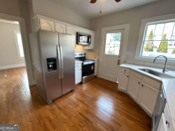 4th image of 620 Bradford St NW