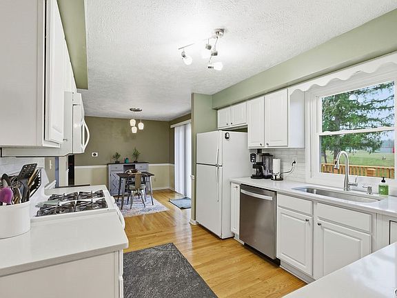 2nd image of 7017 Bolivar Rd