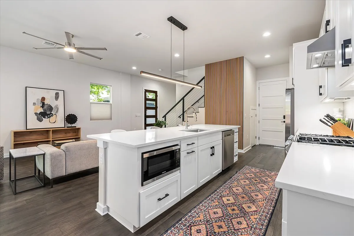 3 bed, 1790 sqft, $4,500 — Photo 1
