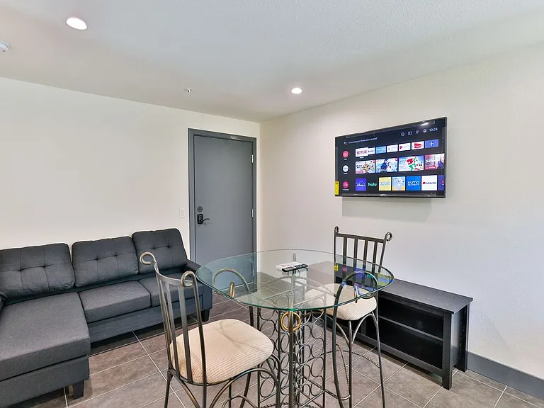 Aries Townhomes and Apartments — Photo 12