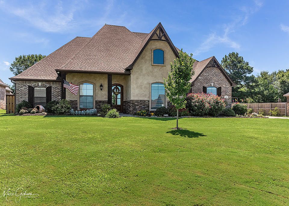 1st image of 300 Diane Ln