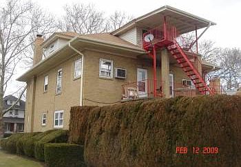 2nd image of 2324 W Allen St #2w
