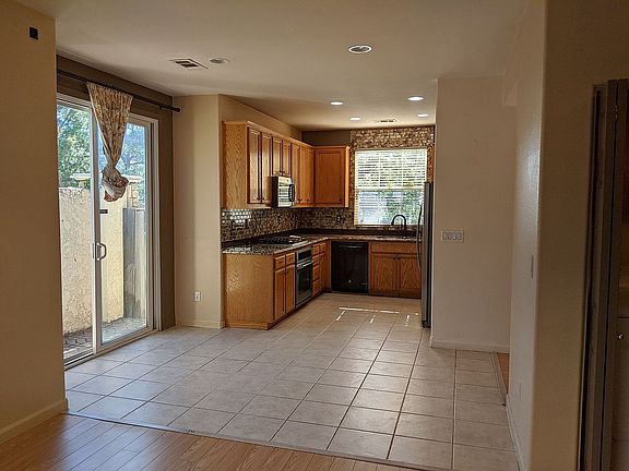 4th image of 5189 Granby Ct