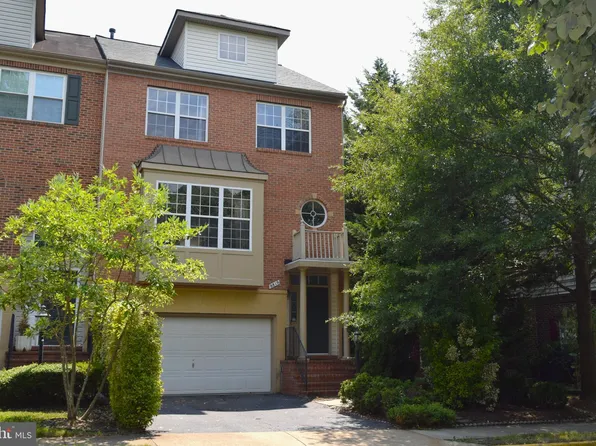 8819 Blue Royale Ln, Fairfax, VA 22031