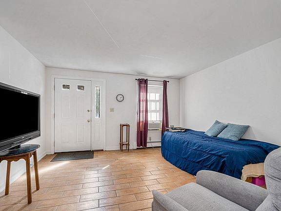 5th image of 74 Roper St #F