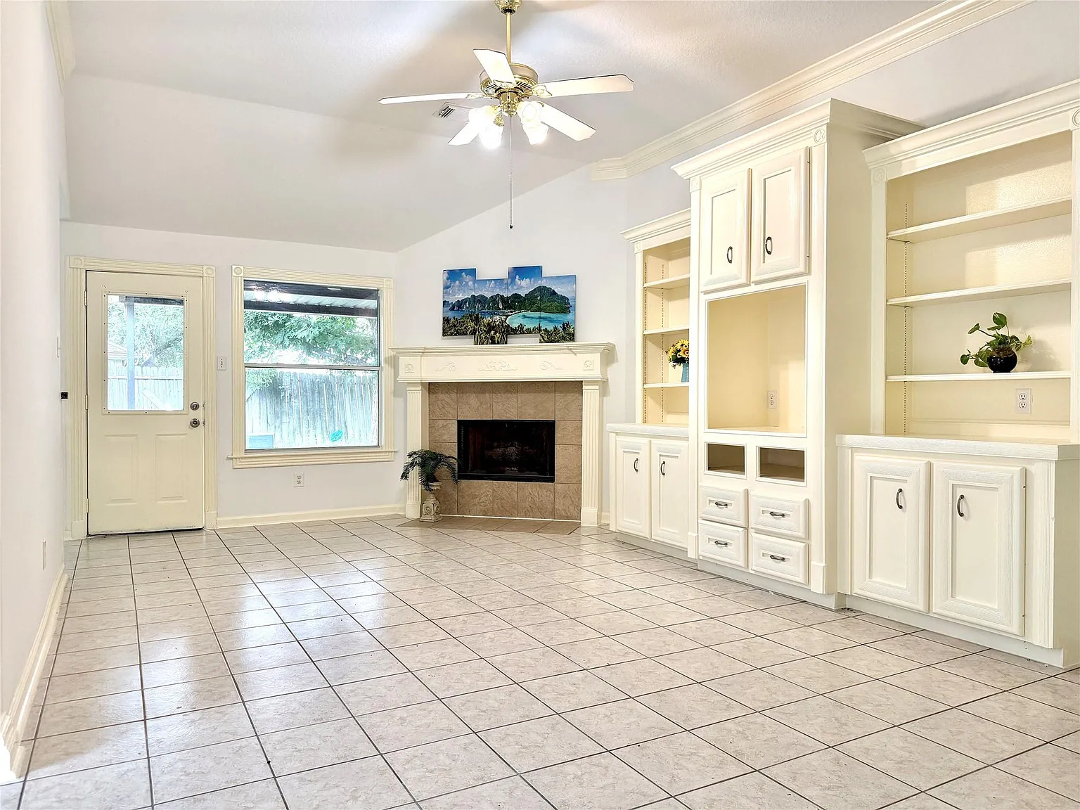 3 bed, 2.0 bath, 1815 sqft, $1,900 — Photo 3