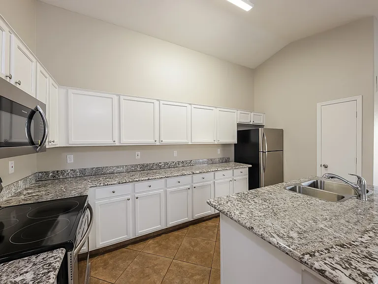 10313 N 94th Ln — Photo 7