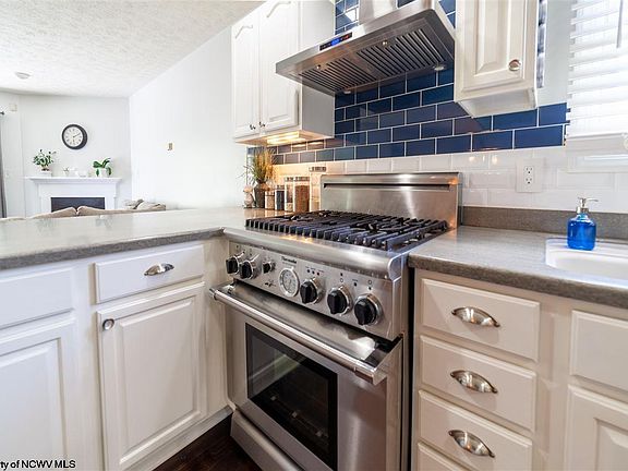 3rd image of 802 Pierpont Heights Dr